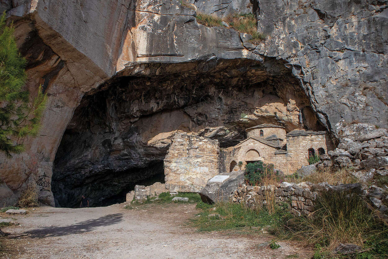 Davelis Cave